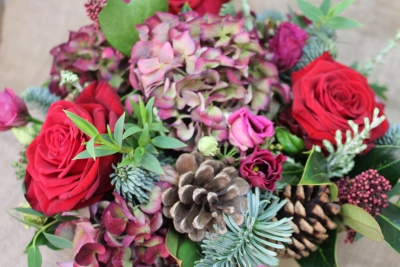 Cosy Christmas Decorations with Festive Flowers