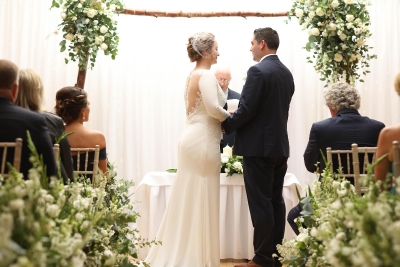 Creating Unforgettable Wedding Flowers: A Room in Bloom Florist Takes Center Stage
